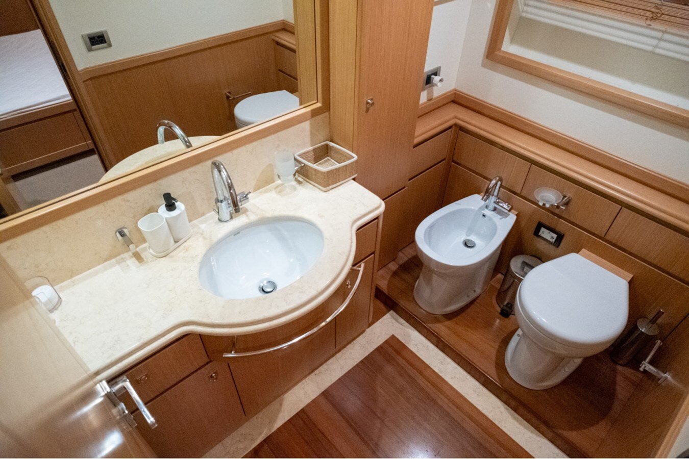 2008-ferretti-custom-line-86-f62b46