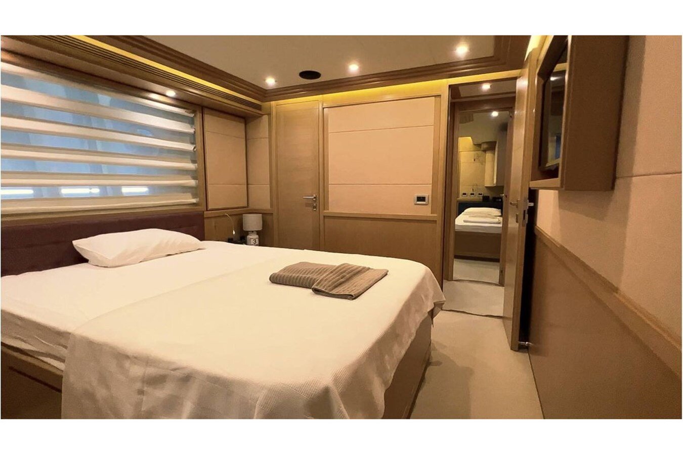 2008-ferretti-custom-line-86-f62b46