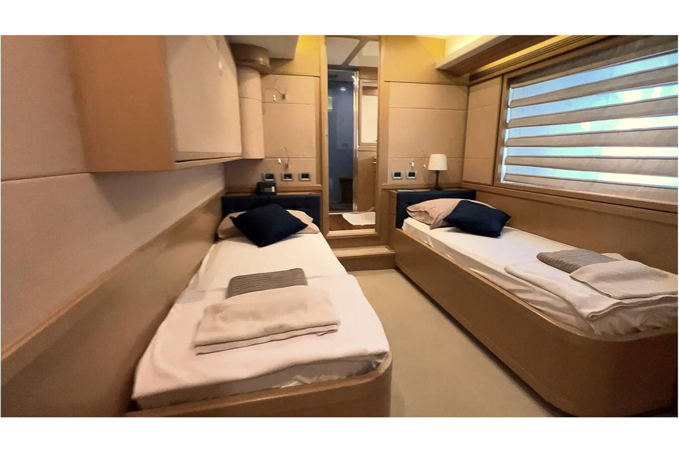 2008-ferretti-custom-line-86-f62b46