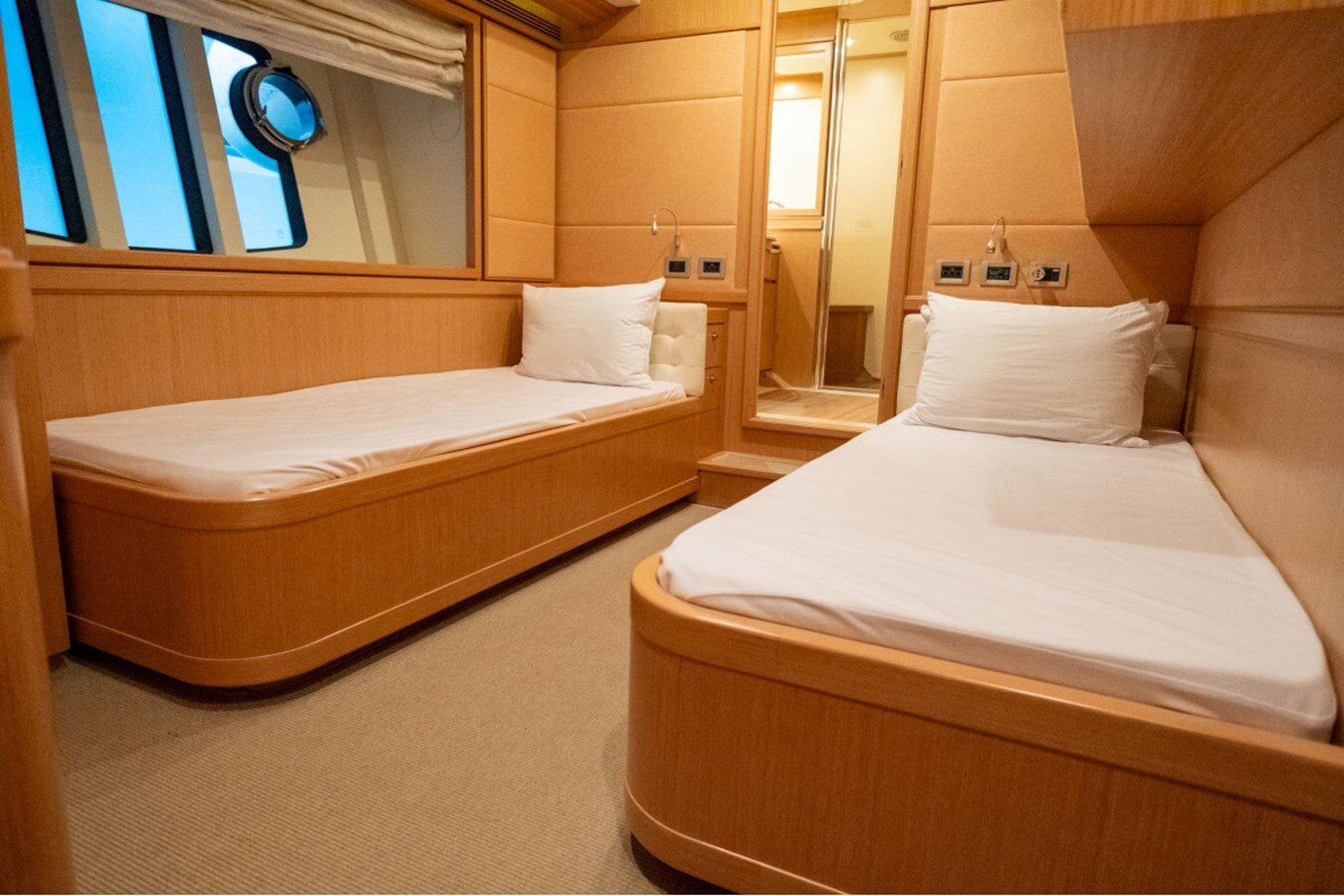 2008-ferretti-custom-line-86-f62b46