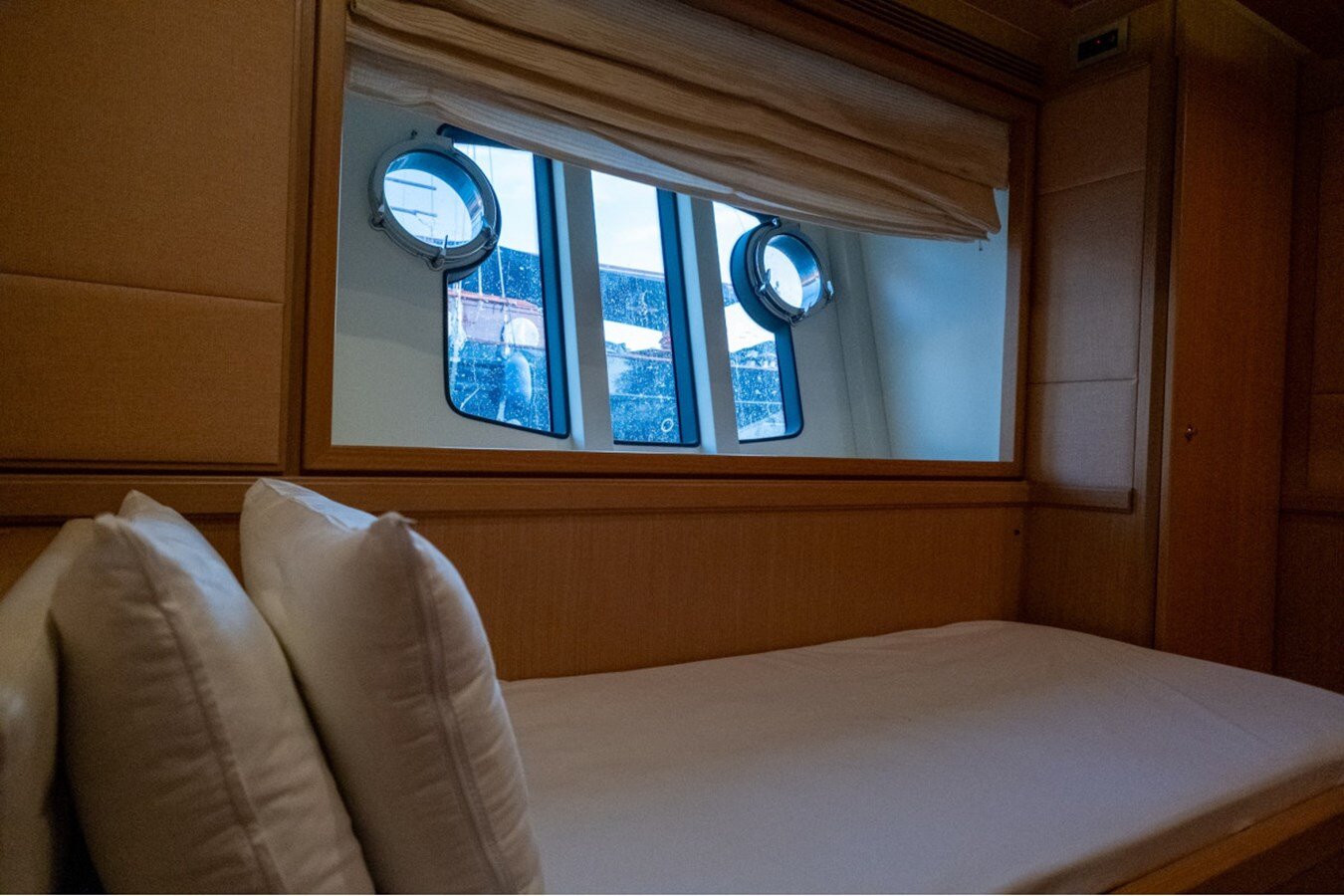 2008-ferretti-custom-line-86-f62b46