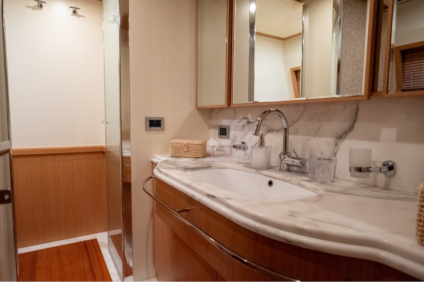 2008-ferretti-custom-line-86-f62b46