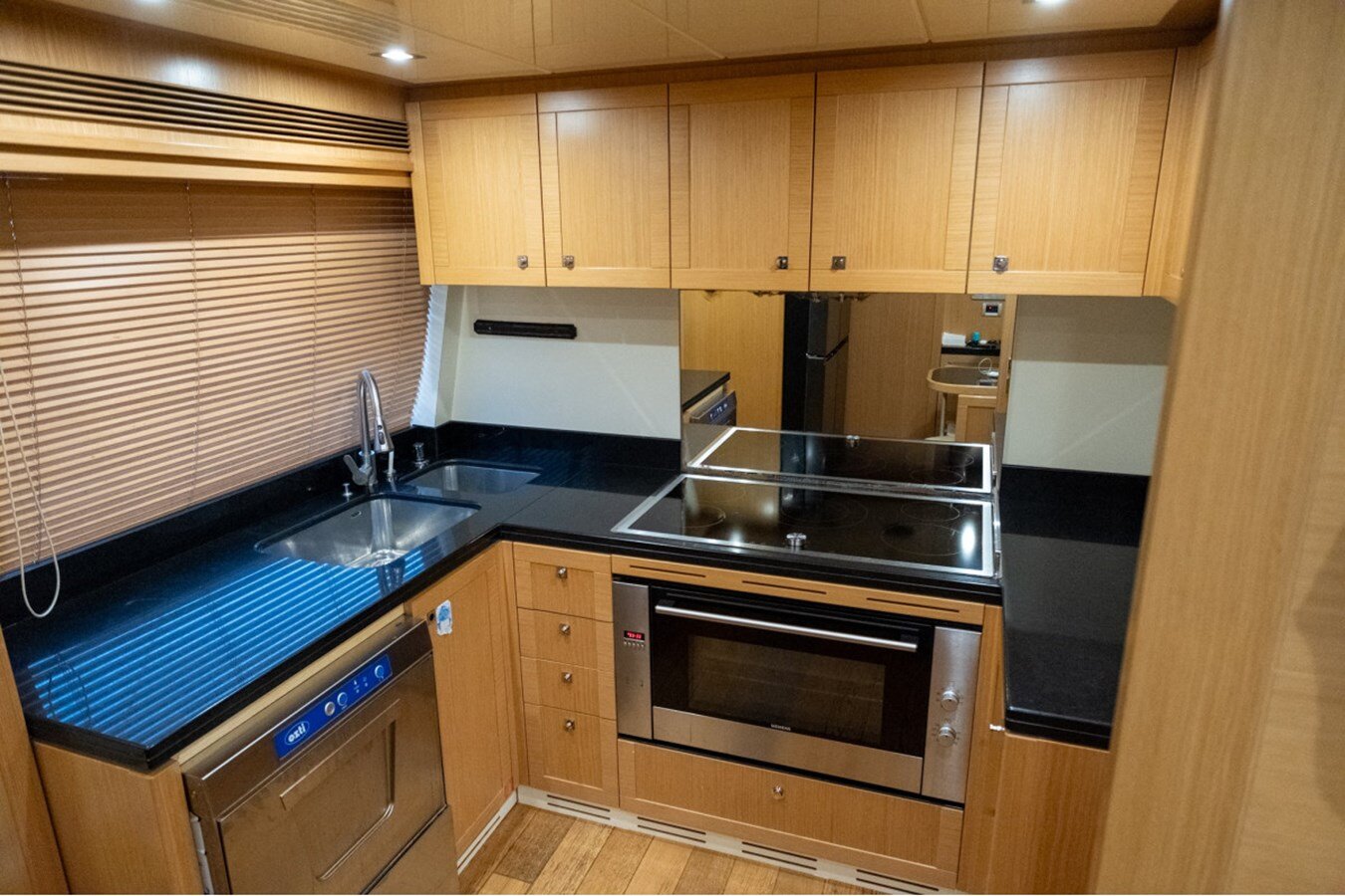 2008-ferretti-custom-line-86-f62b46