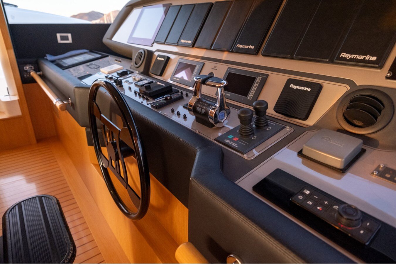 2008-ferretti-custom-line-86-f62b46