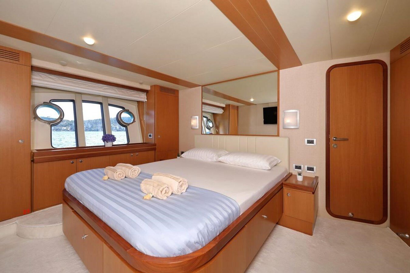 2008-ferretti-yachts-69-7-b84630