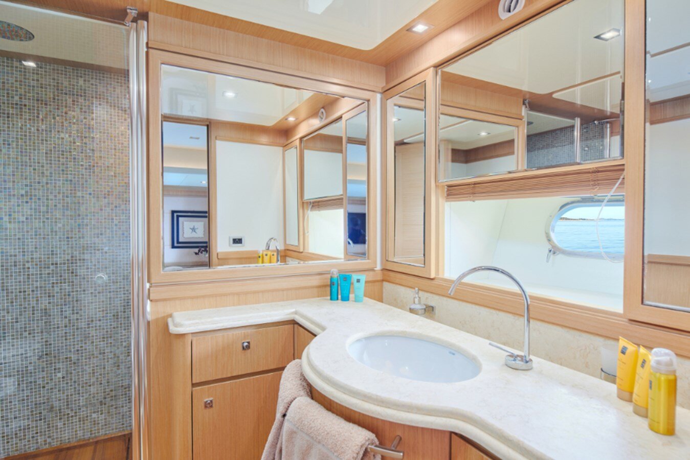 2008 FERRETTI YACHTS 86'