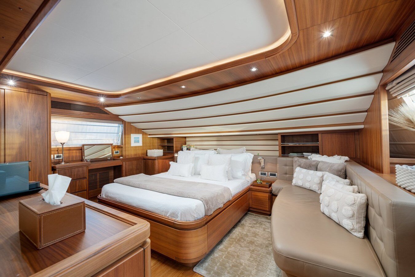 2008 FERRETTI YACHTS 98' 6