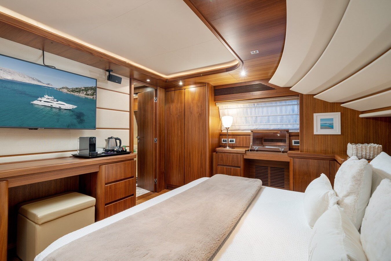 2008 FERRETTI YACHTS 98' 6