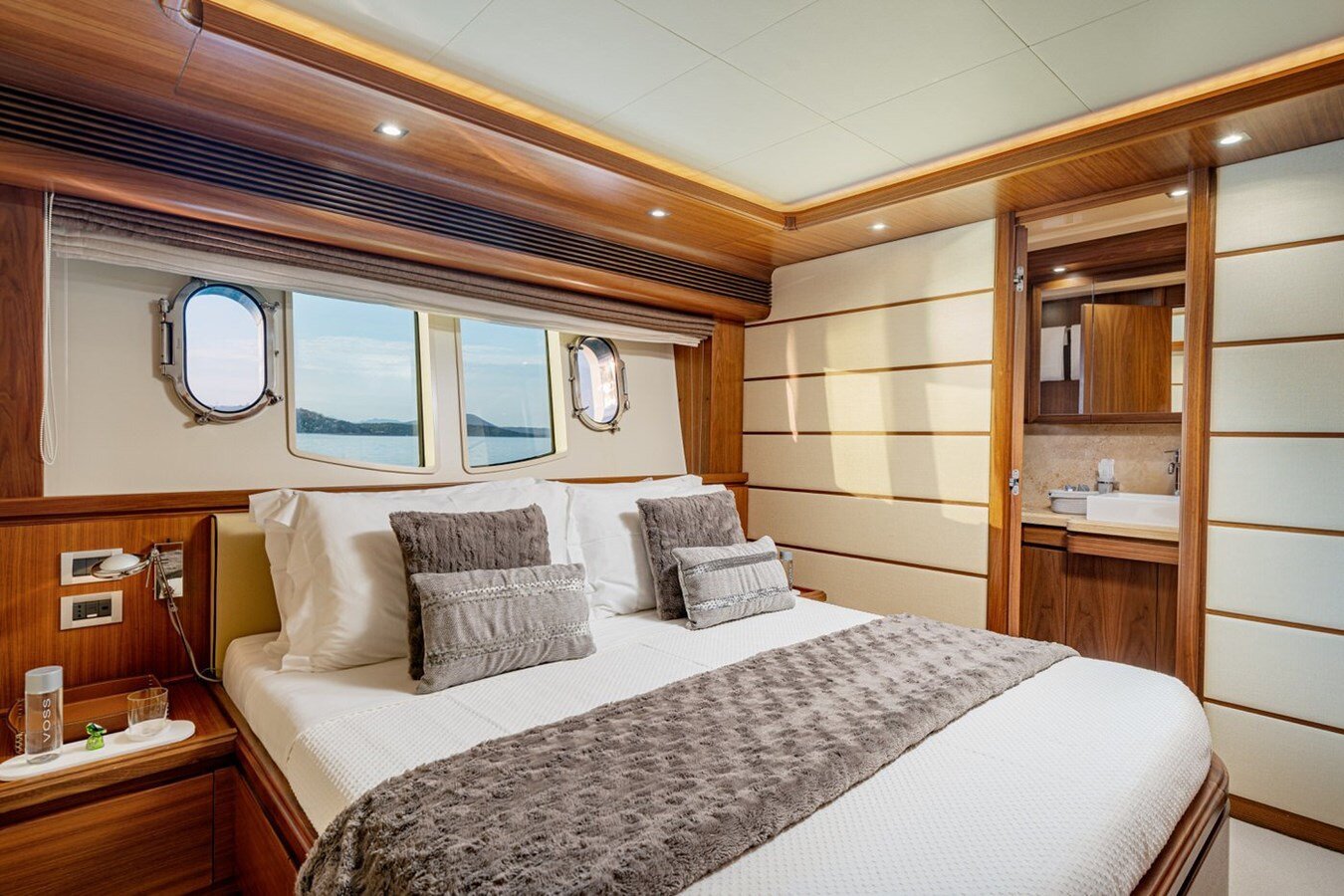 2008 FERRETTI YACHTS 98' 6