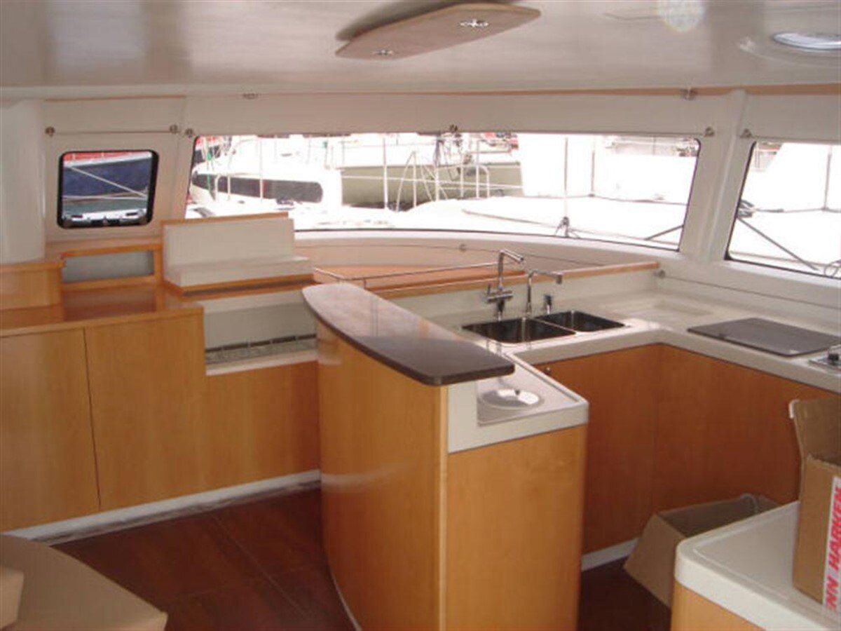 2008-fountaine-pajot-48-2759fd