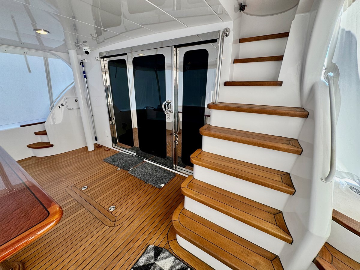 2008-hatteras-64-10-abdddf