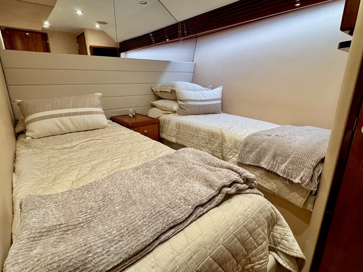 2008-hatteras-64-10-abdddf