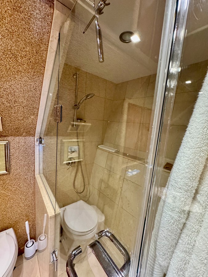 2008-hatteras-64-10-abdddf