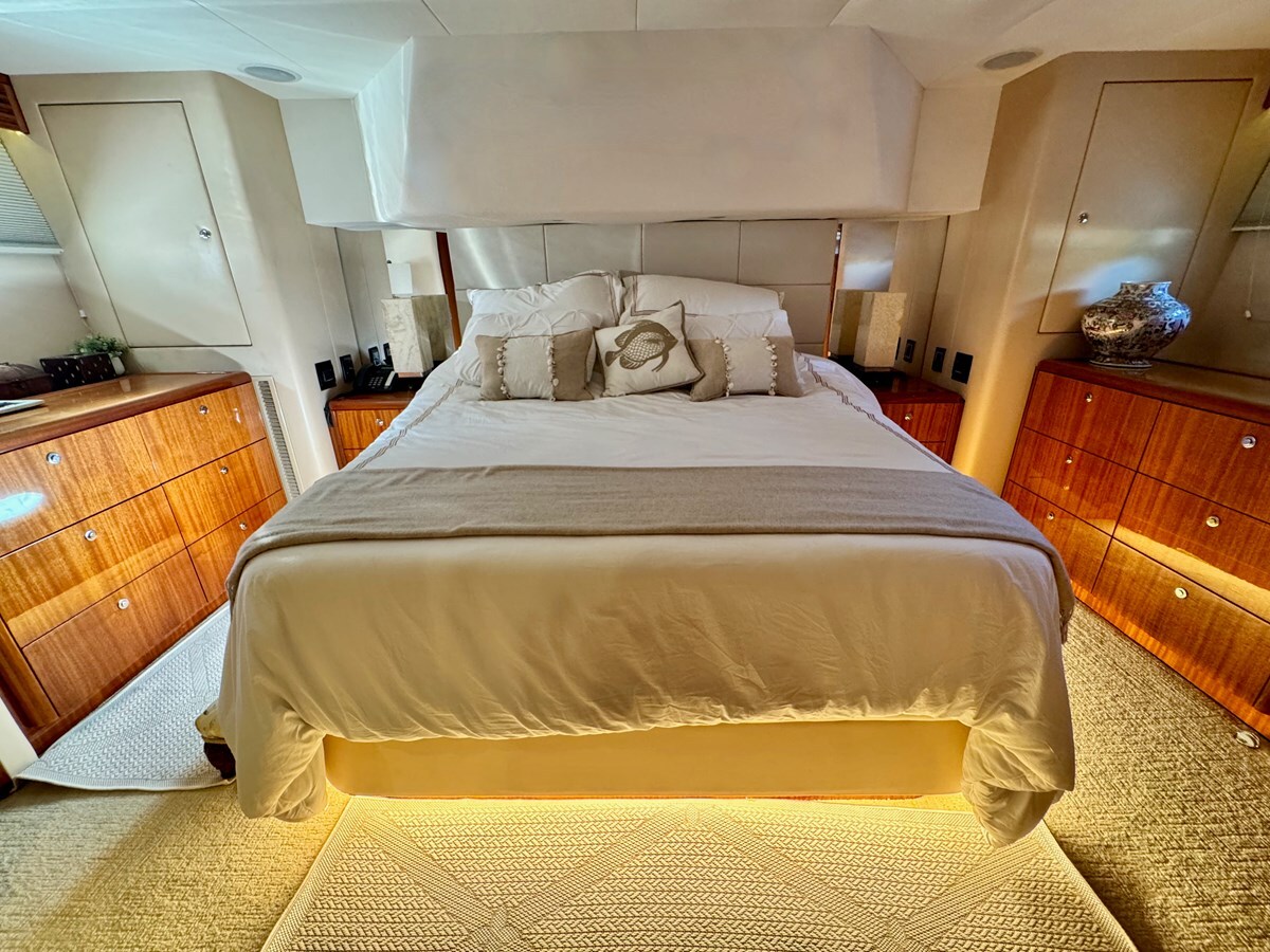 2008-hatteras-64-10-abdddf