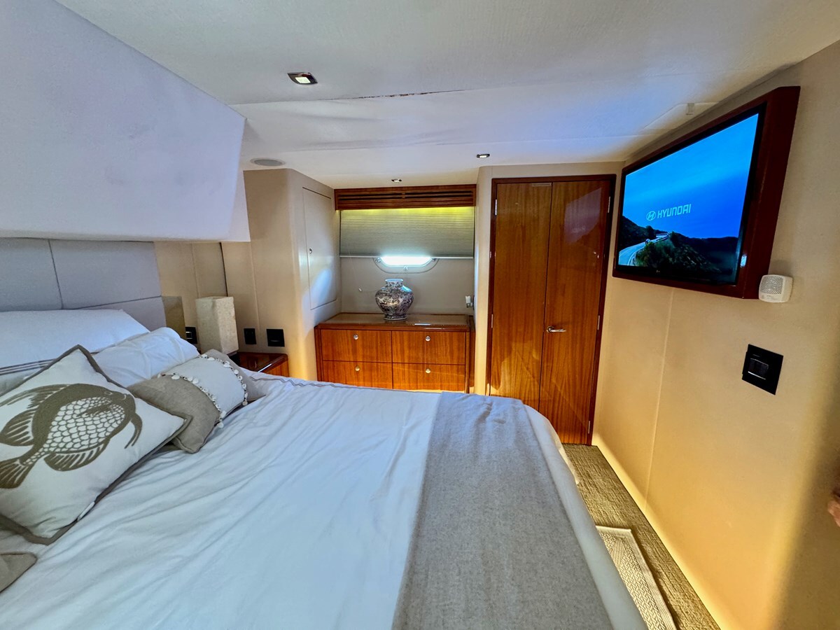 2008-hatteras-64-10-abdddf