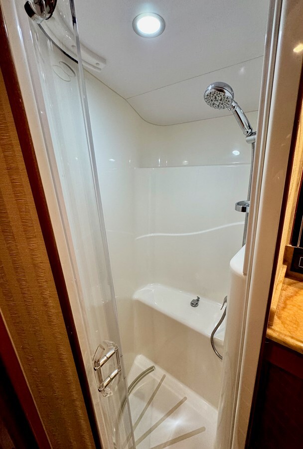 2008-hatteras-64-10-abdddf