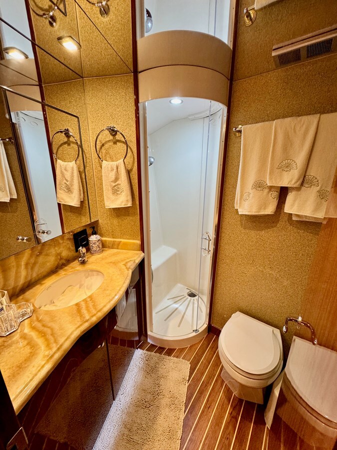 2008-hatteras-64-10-abdddf