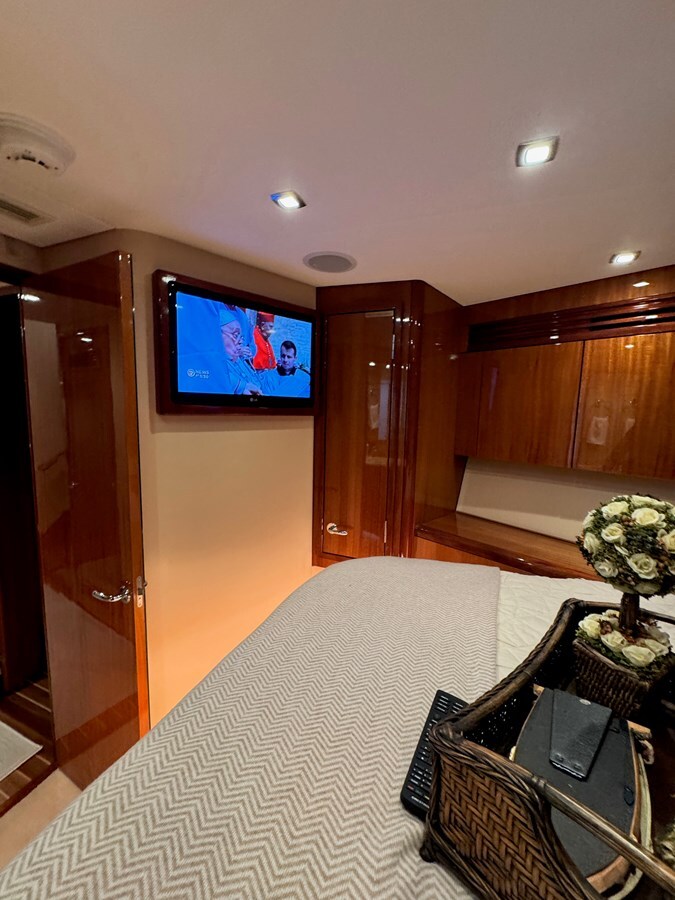 2008-hatteras-64-10-abdddf