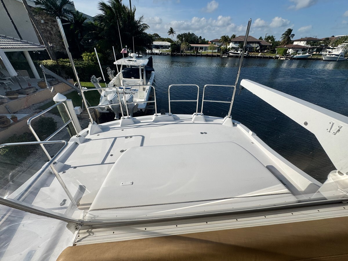 2008-hatteras-64-10-abdddf