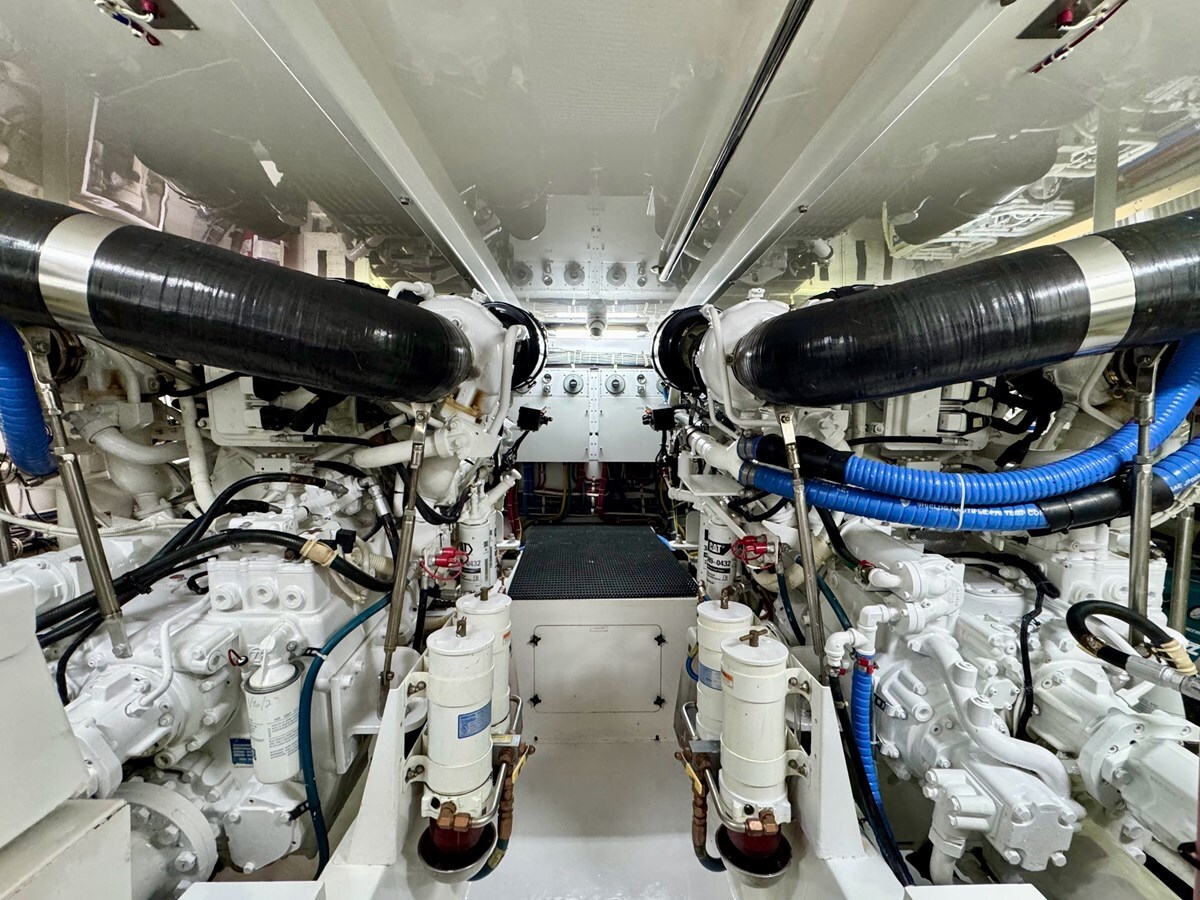 2008-hatteras-64-10-abdddf