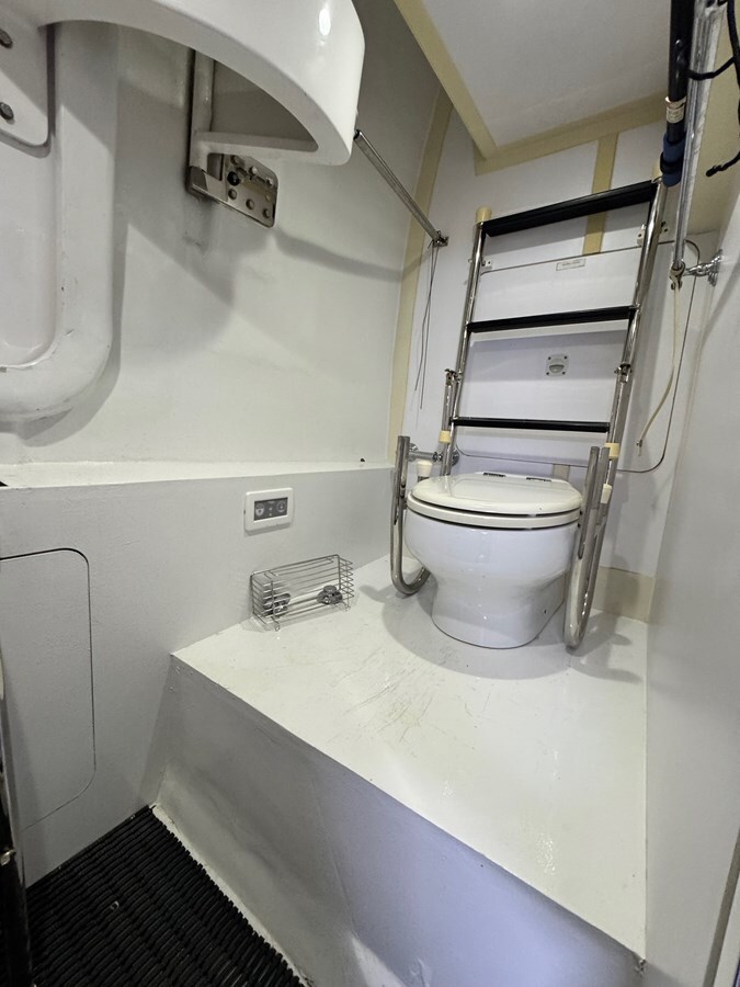 2008-hatteras-64-10-abdddf