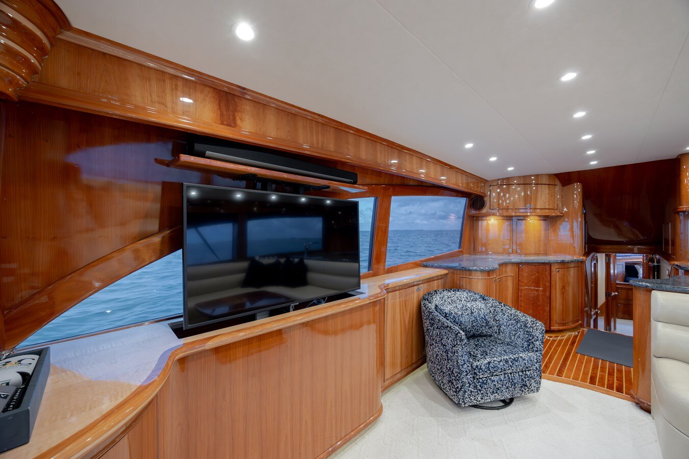 2008-winter-custom-yachts-62-112b00