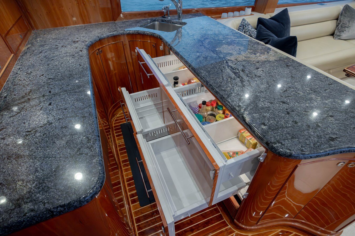 2008-winter-custom-yachts-62-112b00