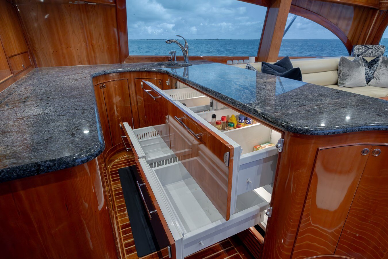 2008-winter-custom-yachts-62-112b00