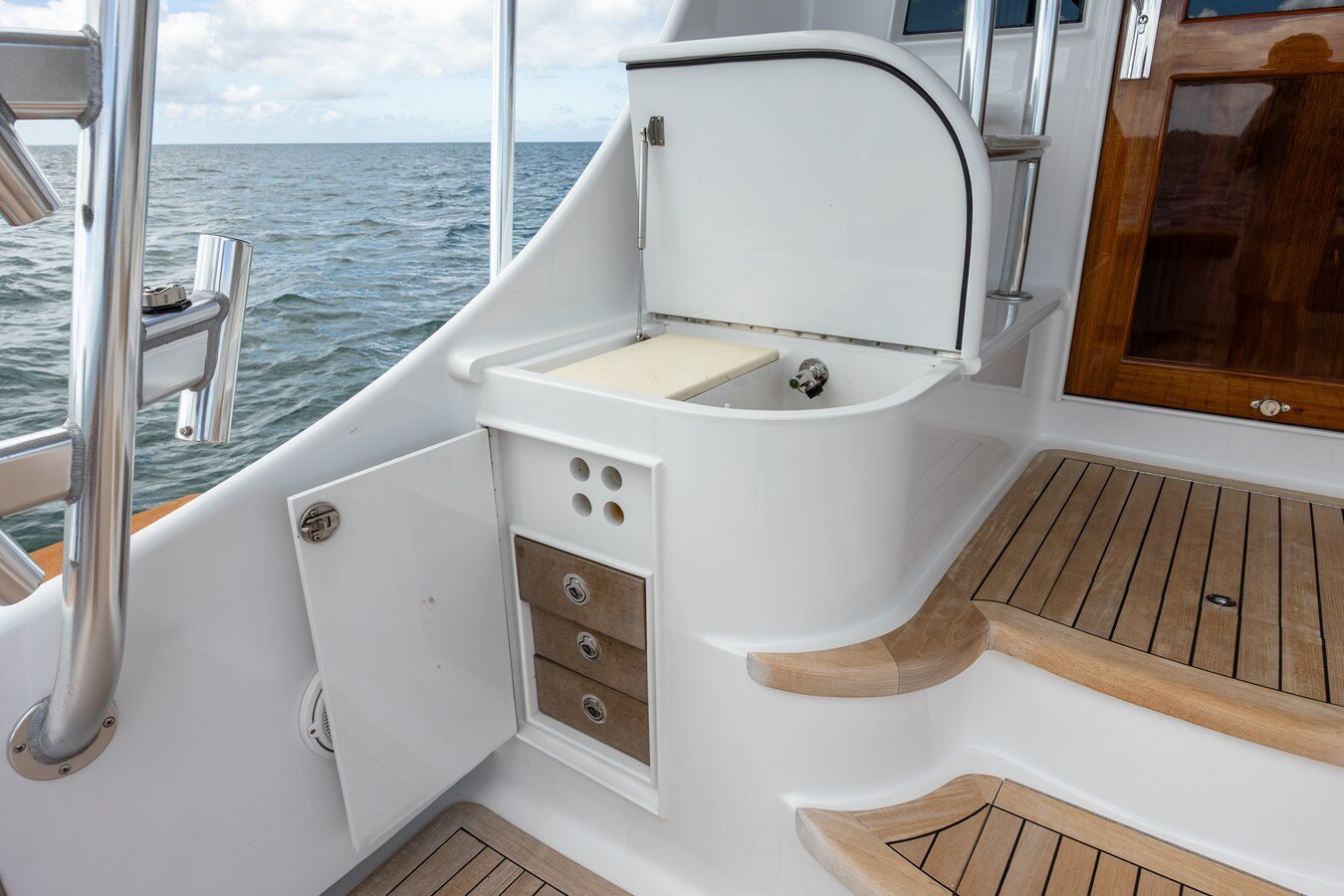 2008-winter-custom-yachts-62-112b00