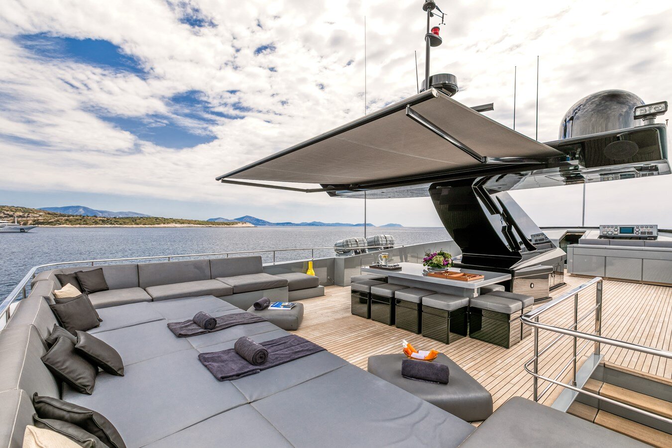 2009 ADMIRAL YACHTS 128' 10