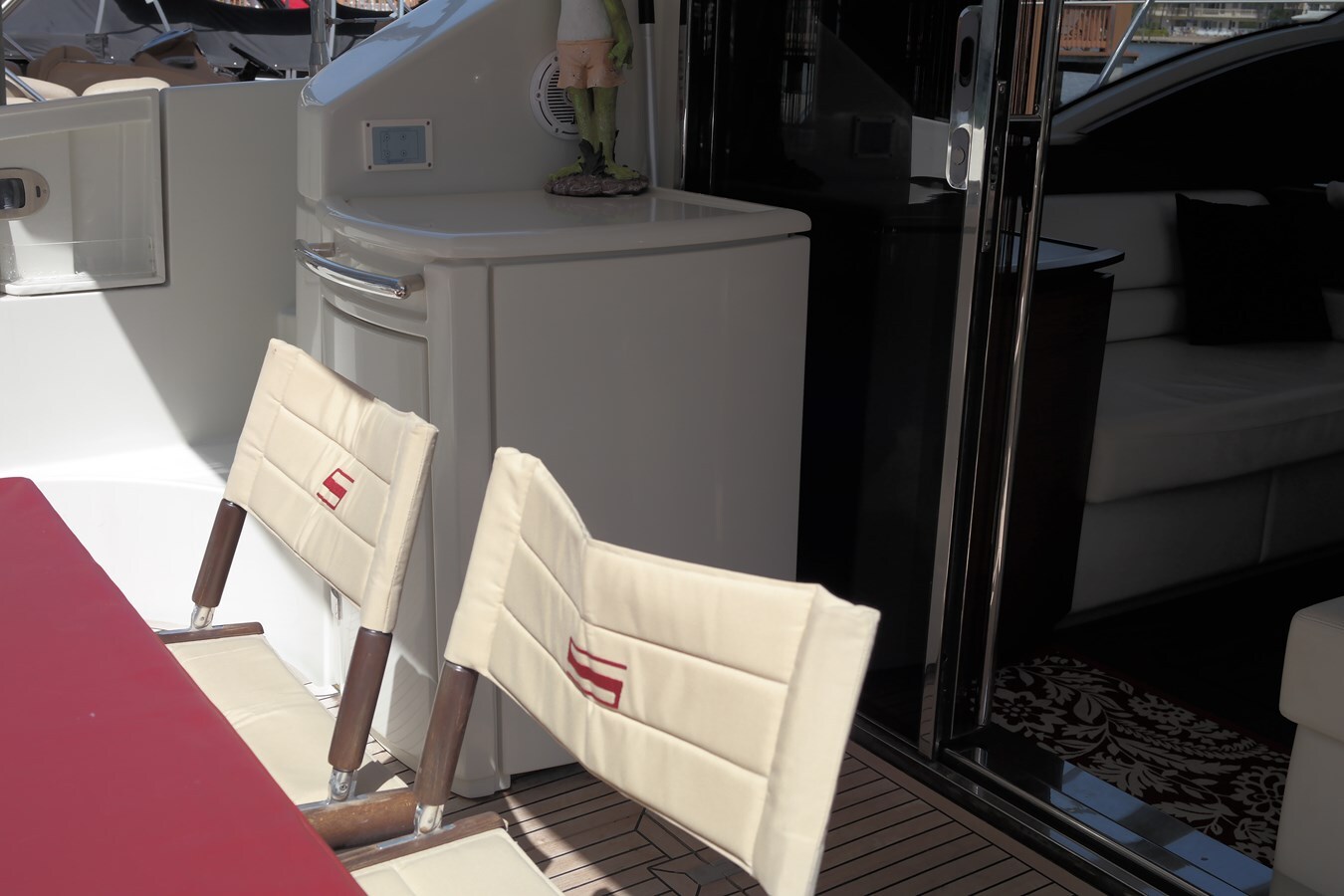 2009-azimut-yachts-43-10-ded0d6