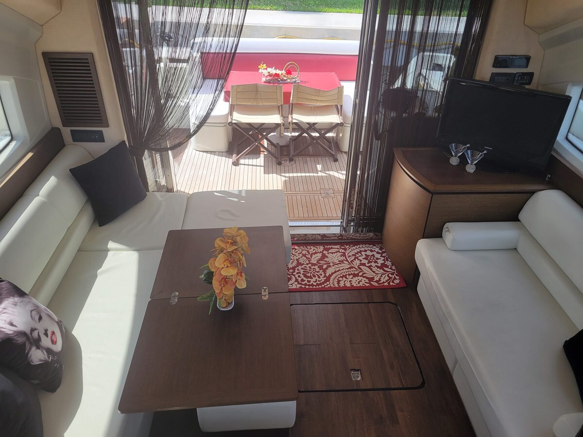 2009-azimut-yachts-43-10-ded0d6