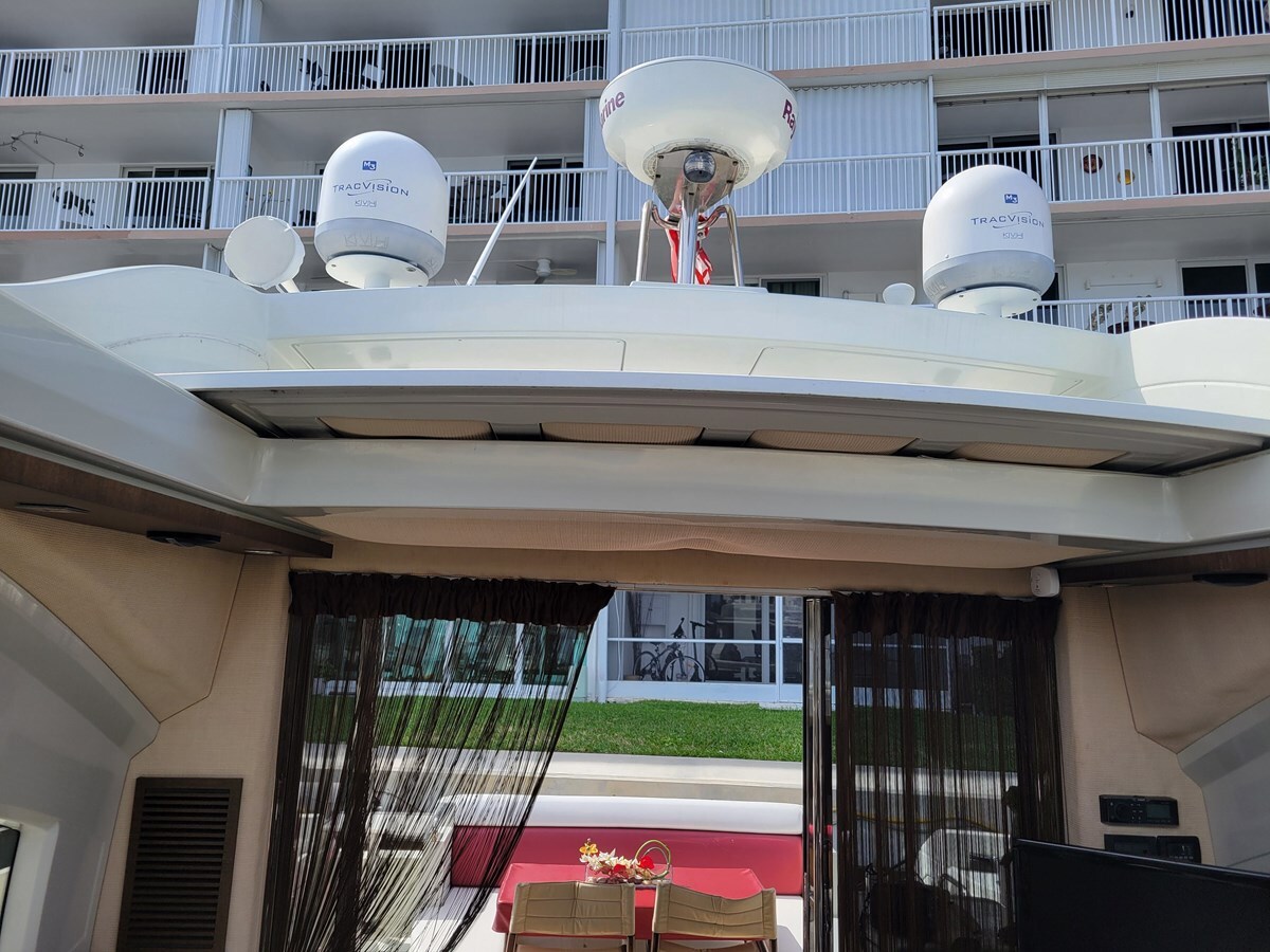 2009-azimut-yachts-43-10-ded0d6