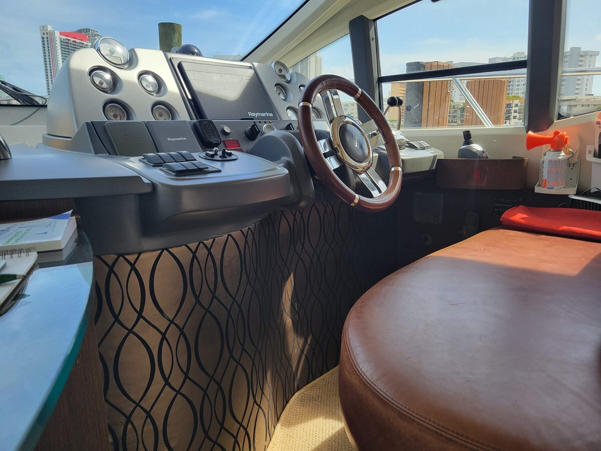 2009-azimut-yachts-43-10-ded0d6