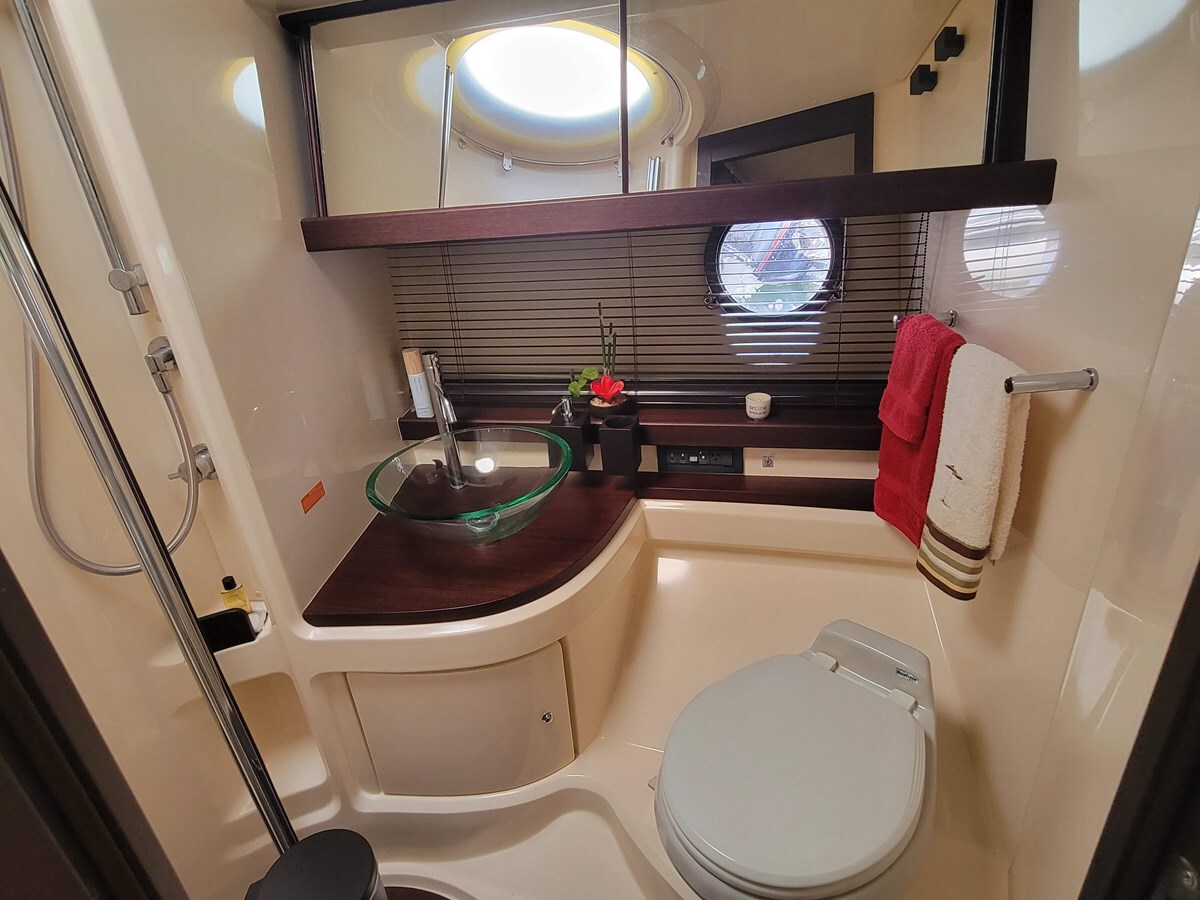 2009-azimut-yachts-43-10-ded0d6