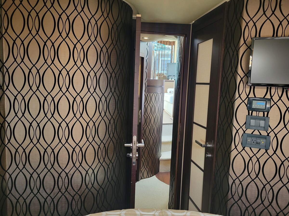 2009-azimut-yachts-43-10-ded0d6