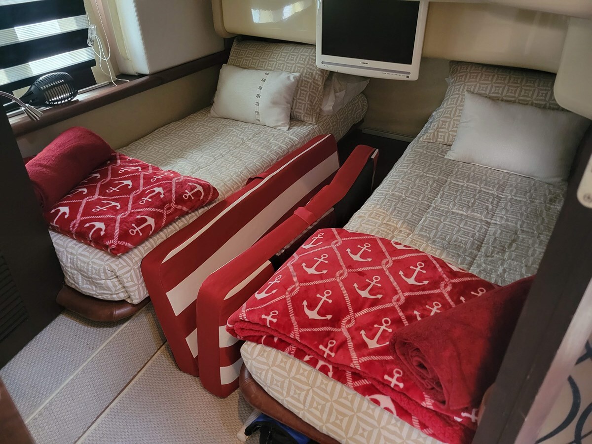 2009-azimut-yachts-43-10-ded0d6