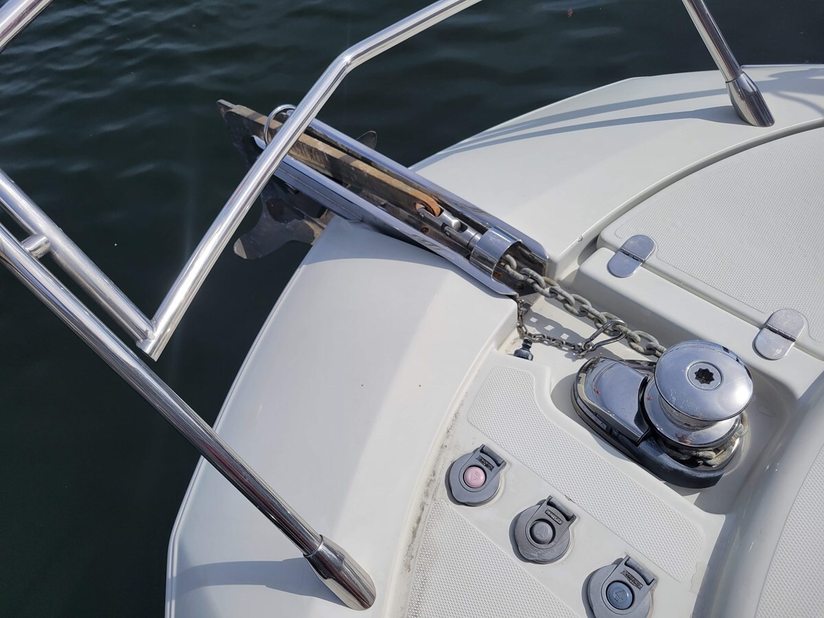 2009-azimut-yachts-43-10-ded0d6