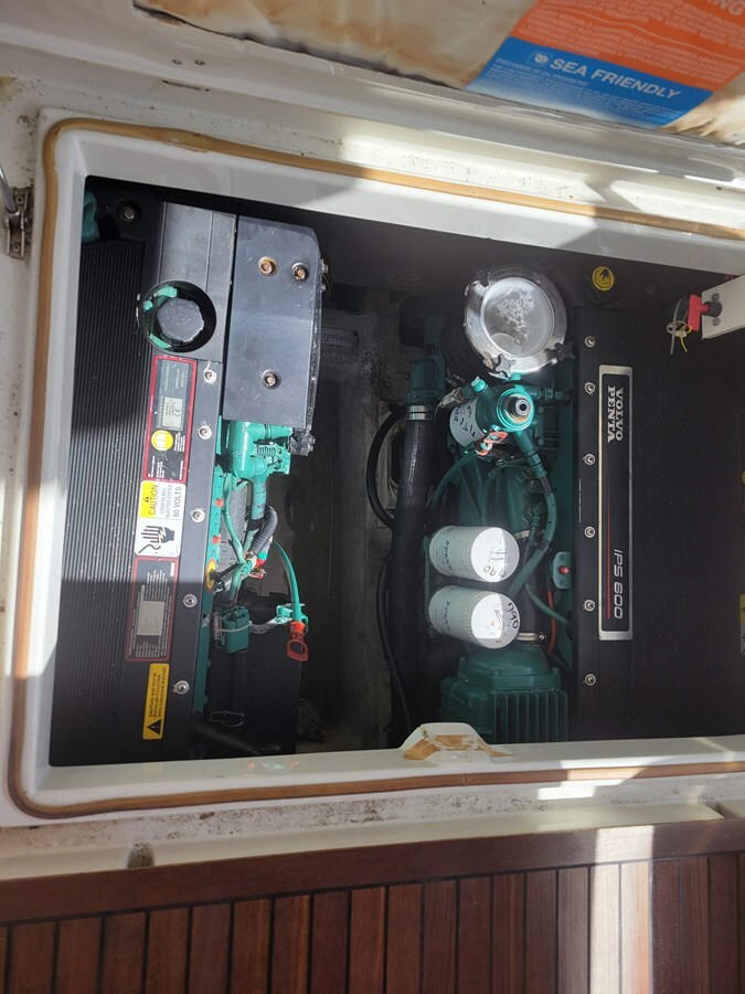 2009-azimut-yachts-43-10-ded0d6