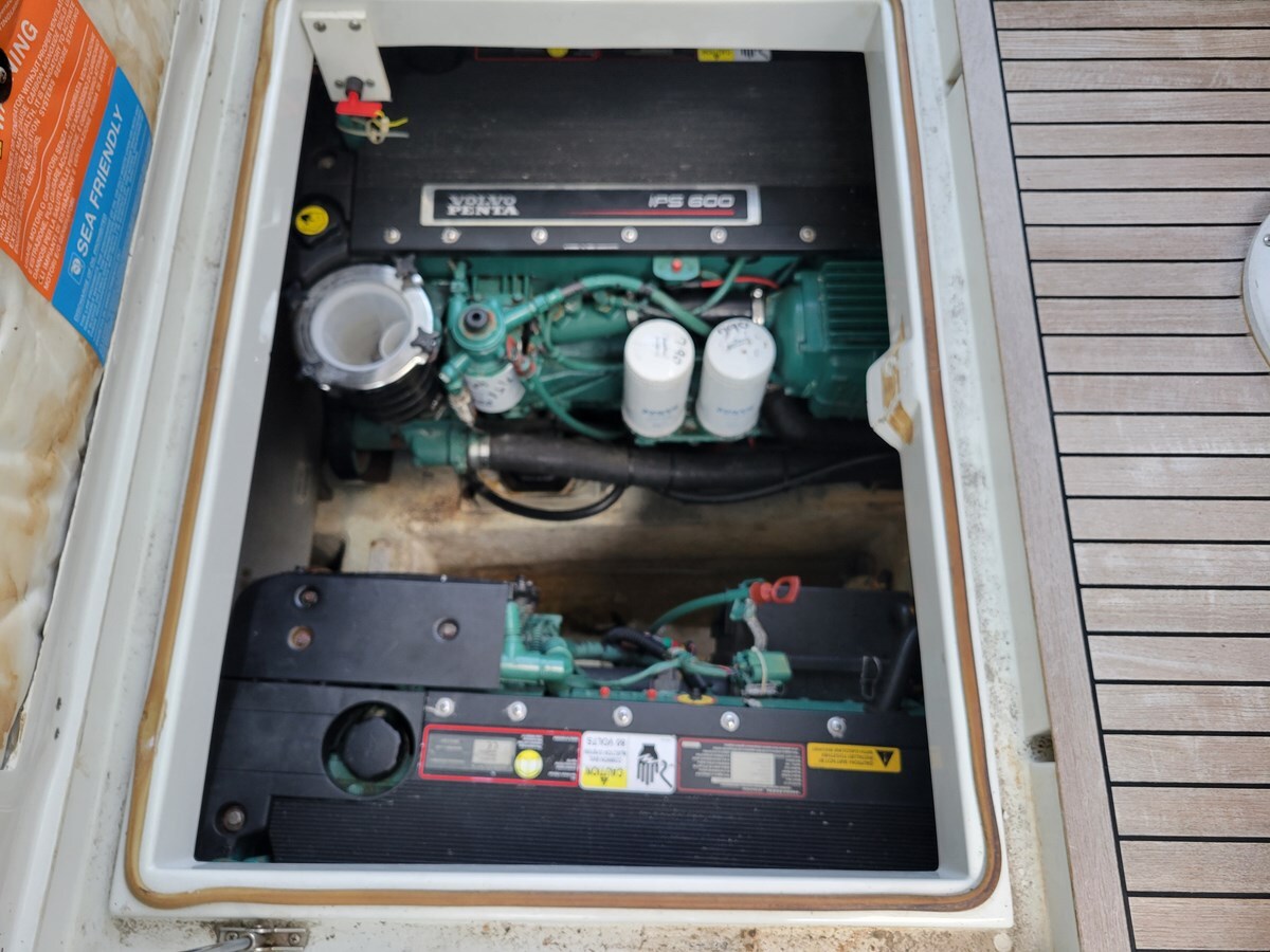 2009-azimut-yachts-43-10-ded0d6