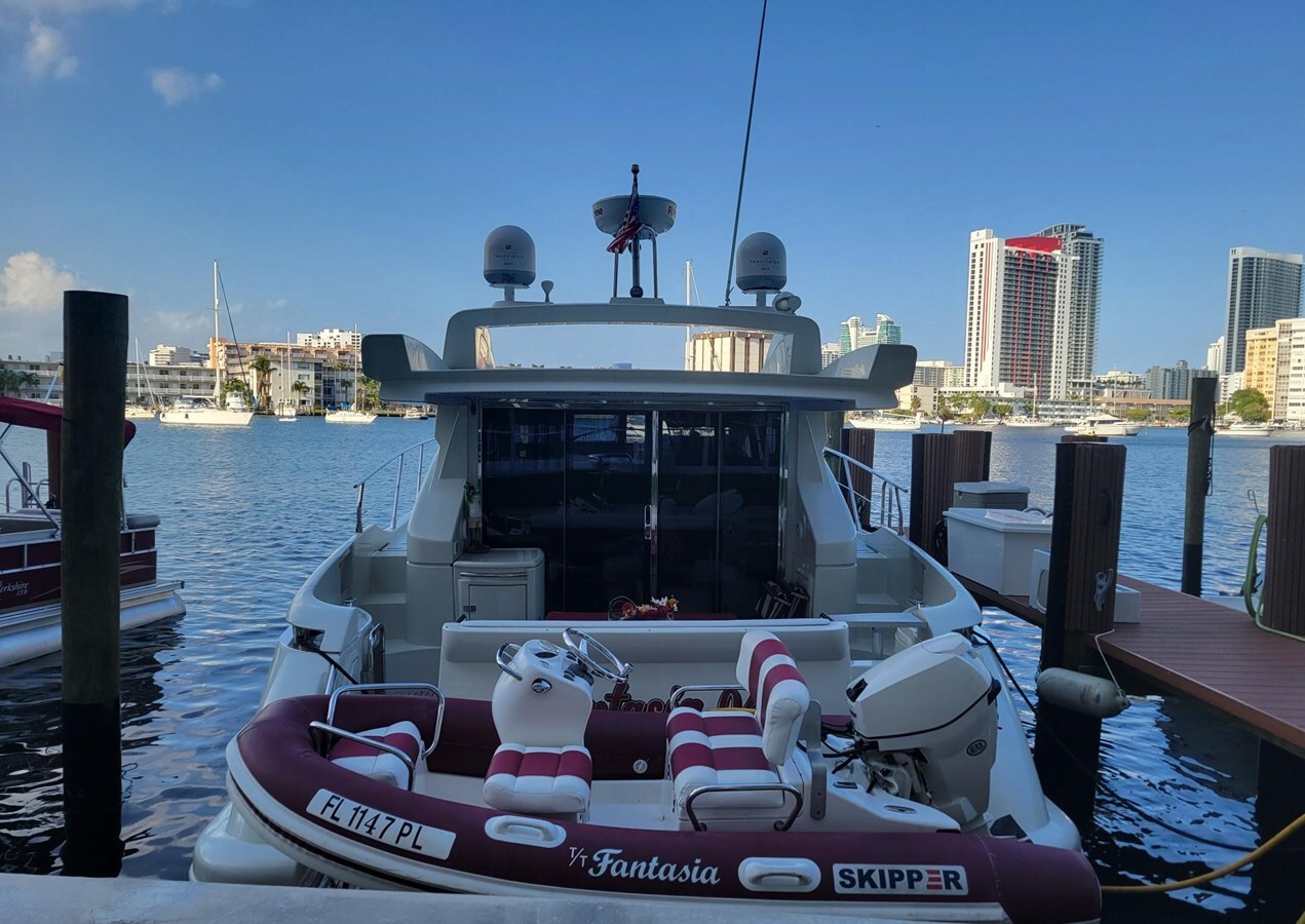 2009-azimut-yachts-43-10-ded0d6