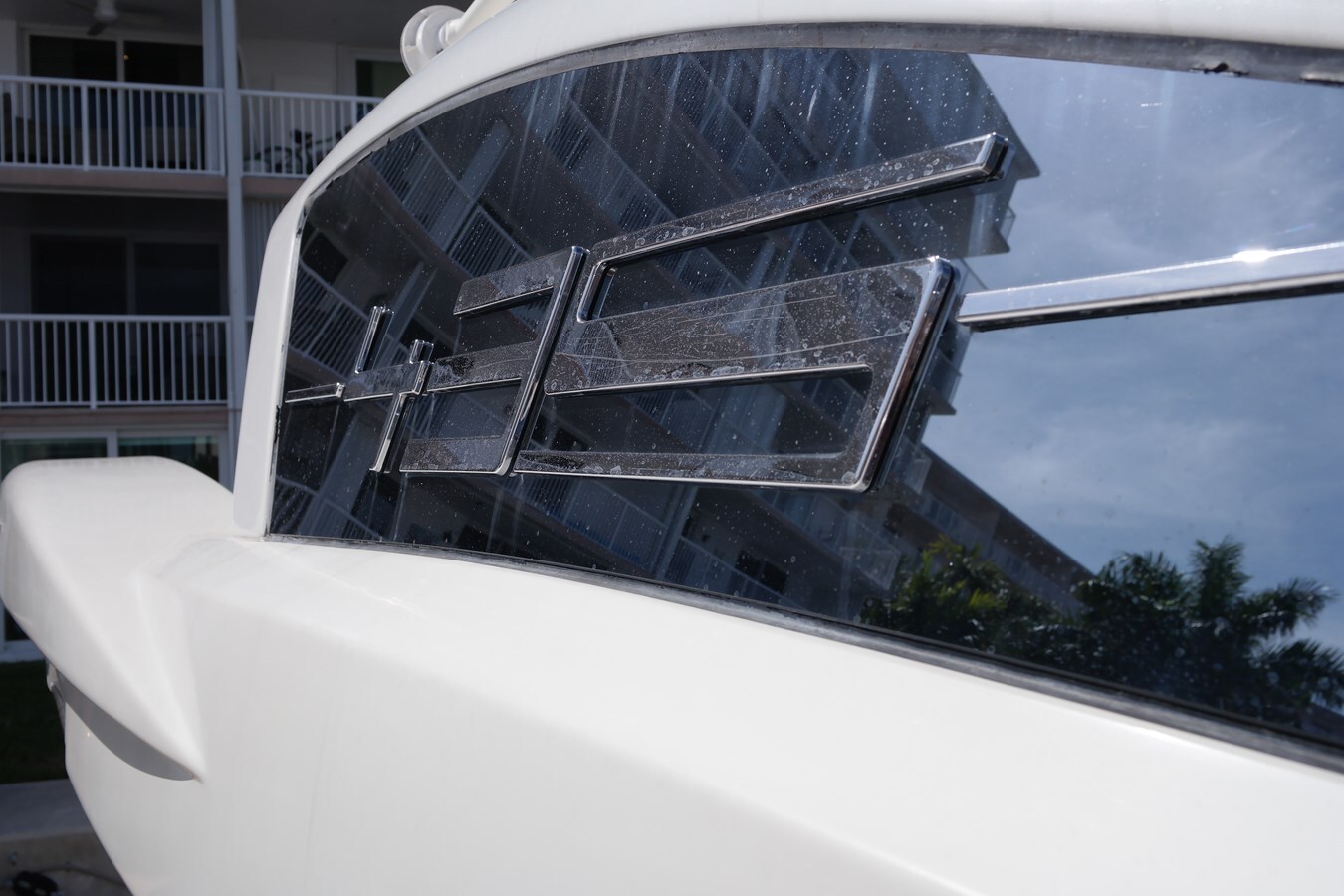 2009-azimut-yachts-43-10-ded0d6