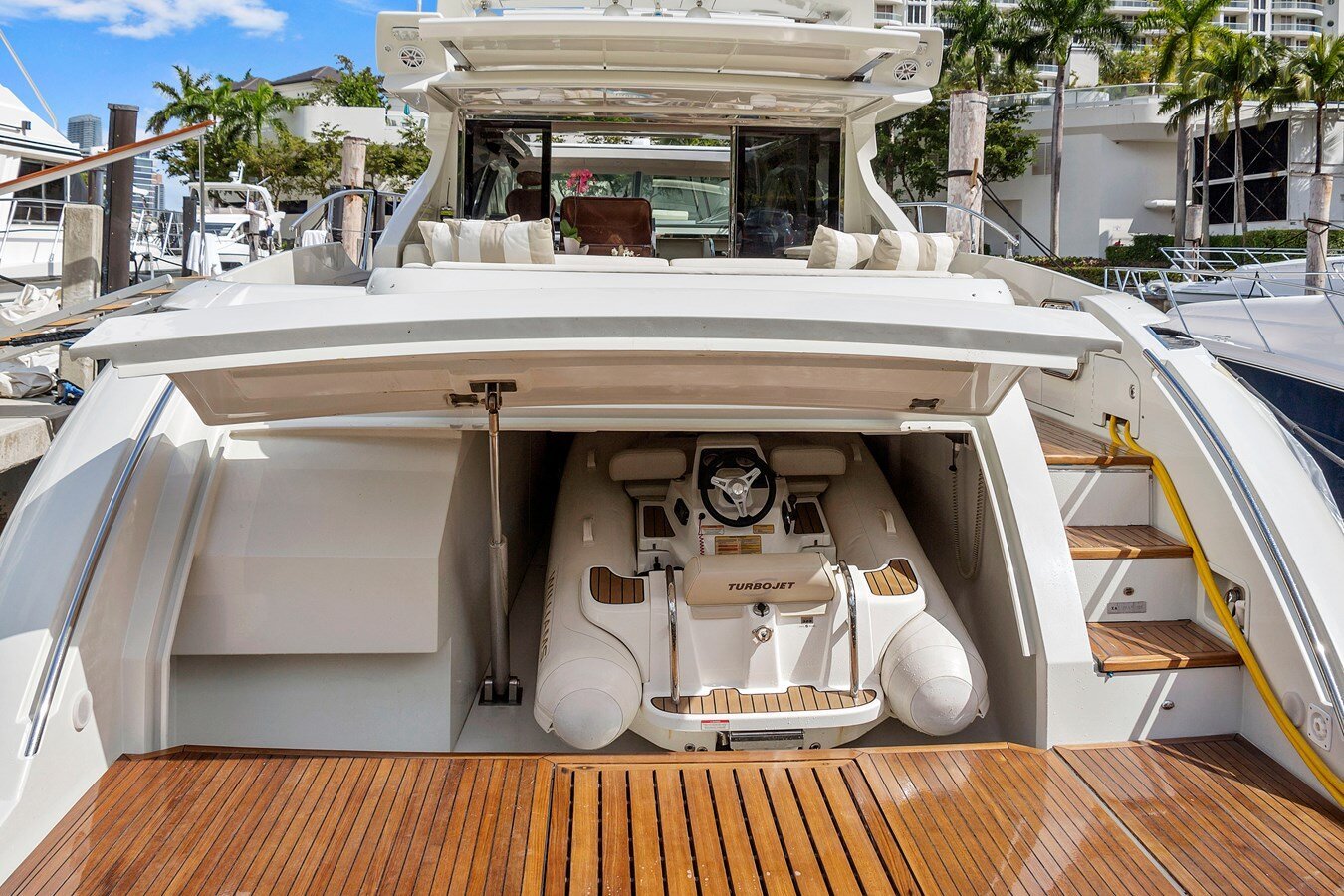 2009-azimut-yachts-68-943d59