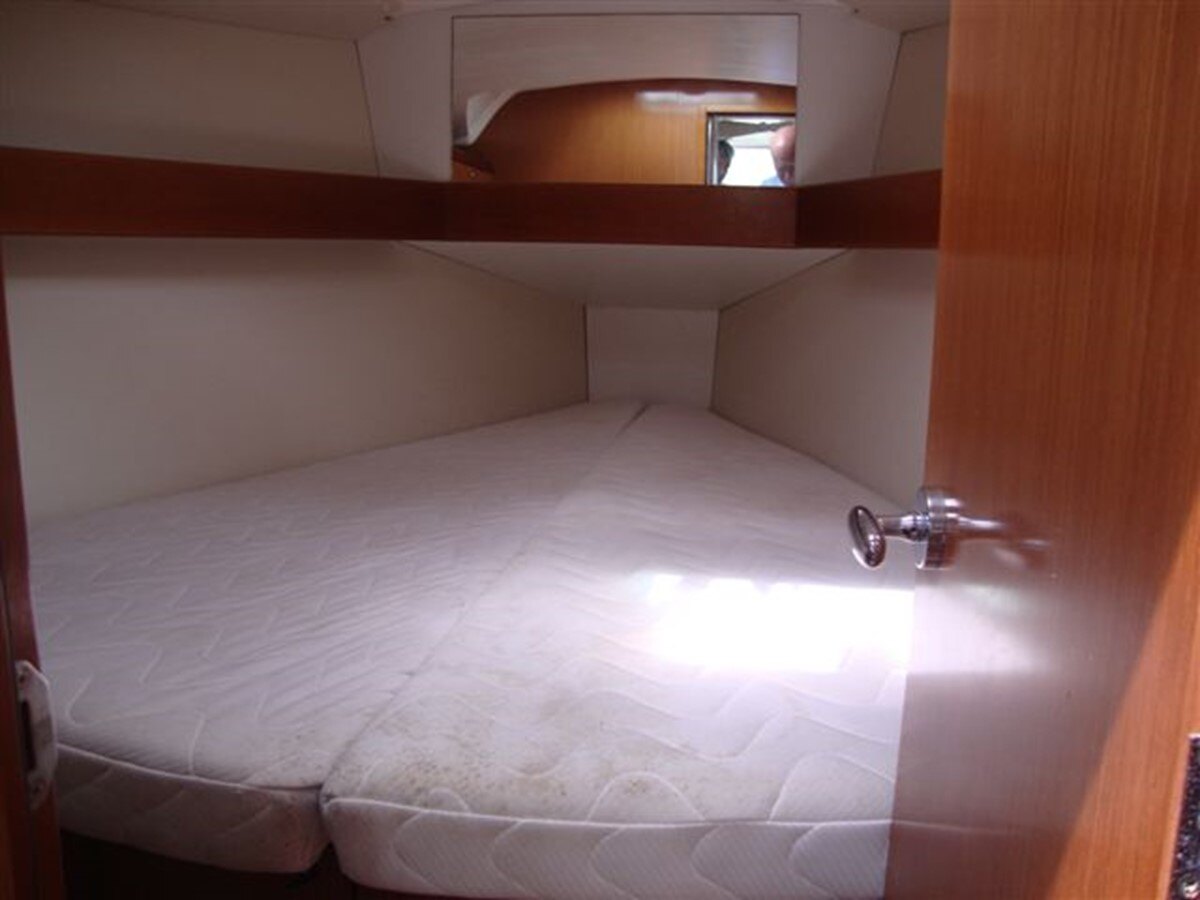 2009-beneteau-33-11-4be7ca