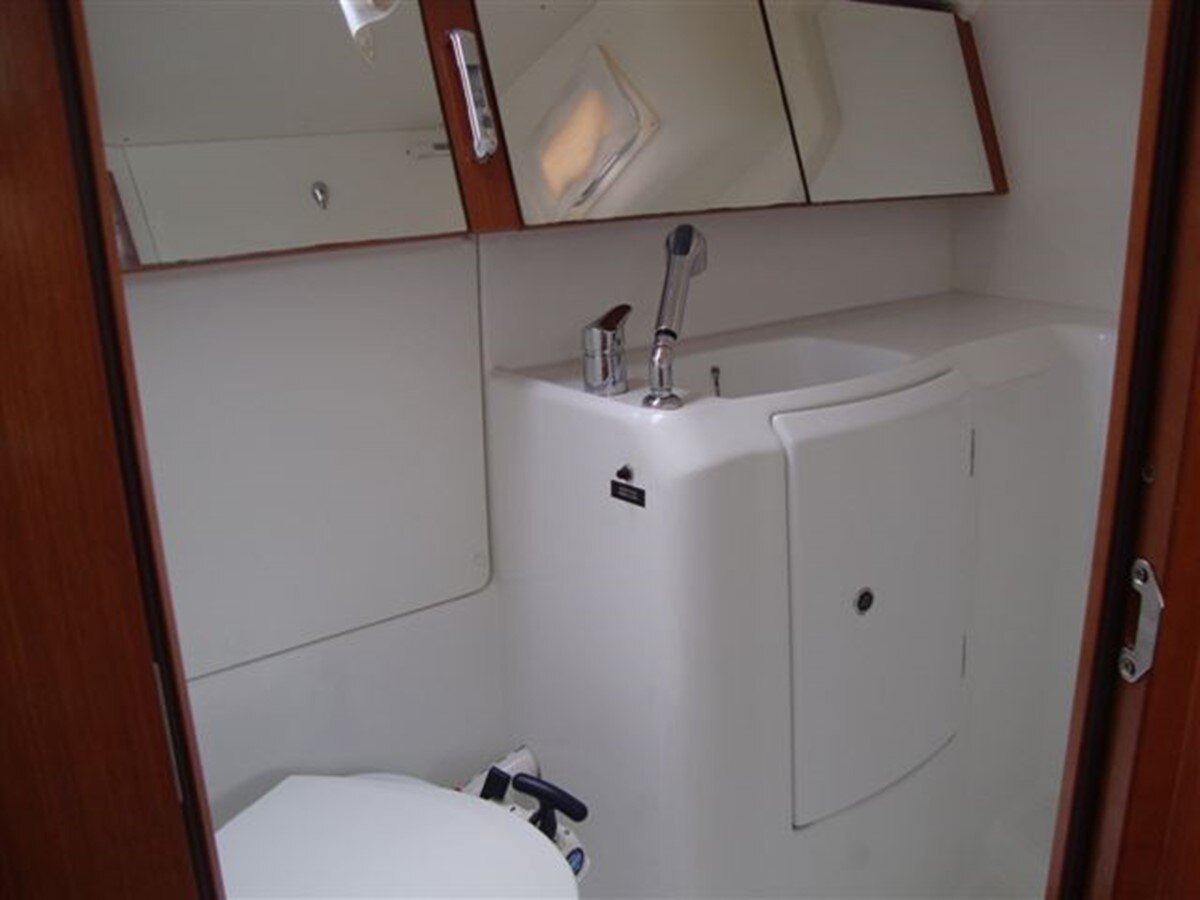 2009-beneteau-33-11-4be7ca