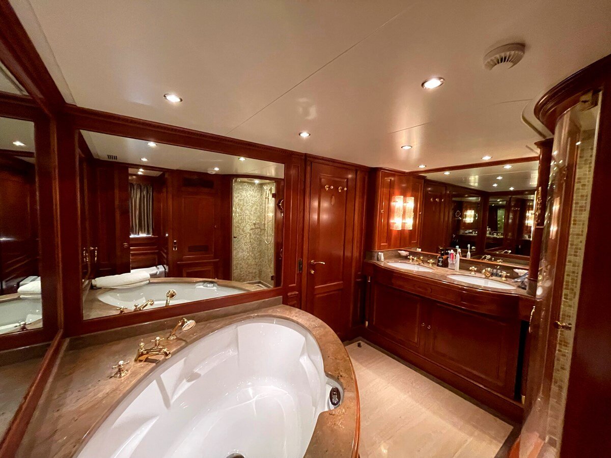 2009 BENETTI 99' 3