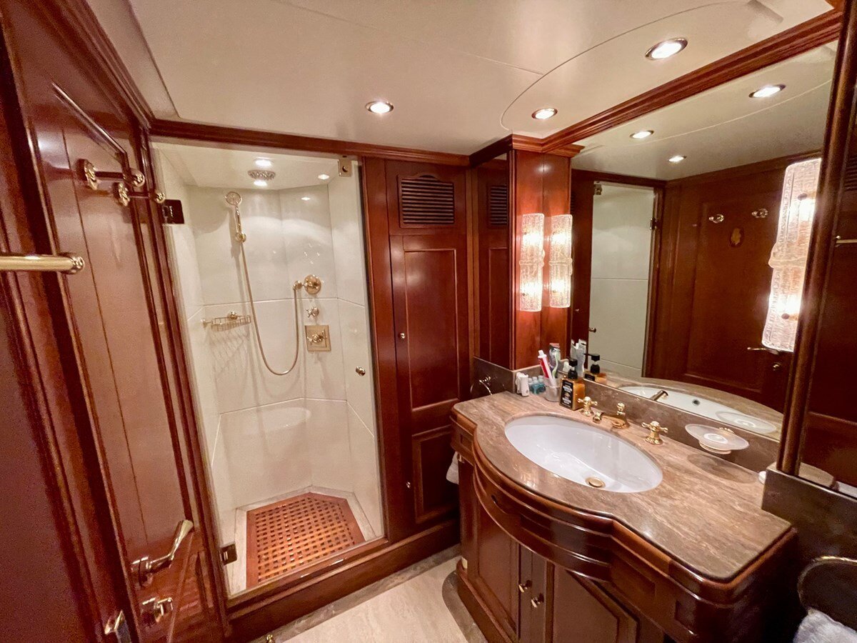 2009 BENETTI 99' 3