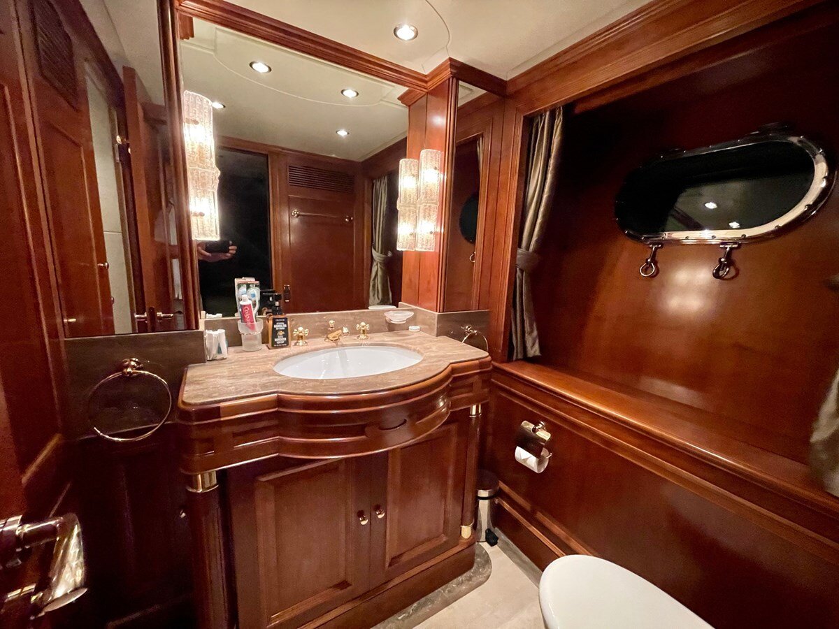 2009 BENETTI 99' 3