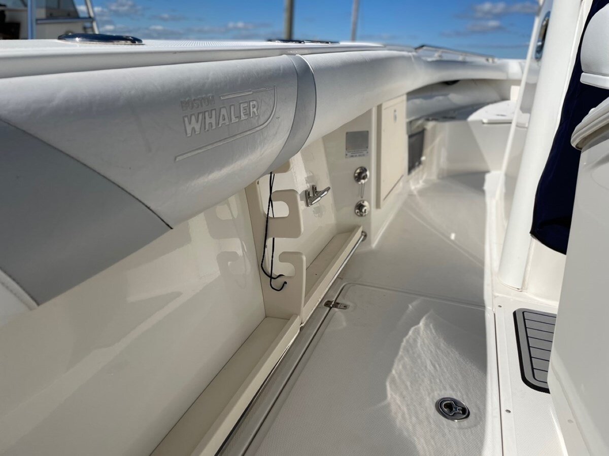 2009-boston-whaler-28-1-01d29a