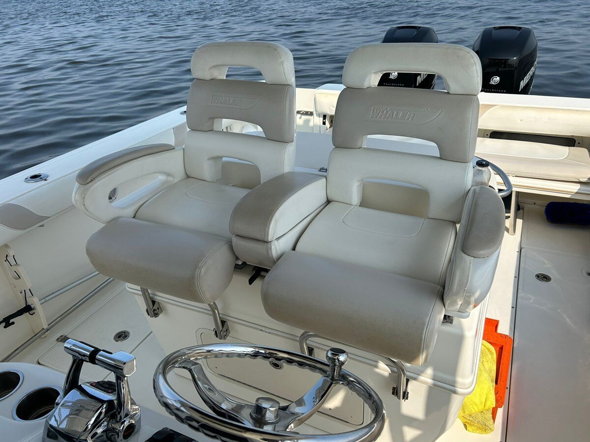 2009-boston-whaler-32-2-5265b5